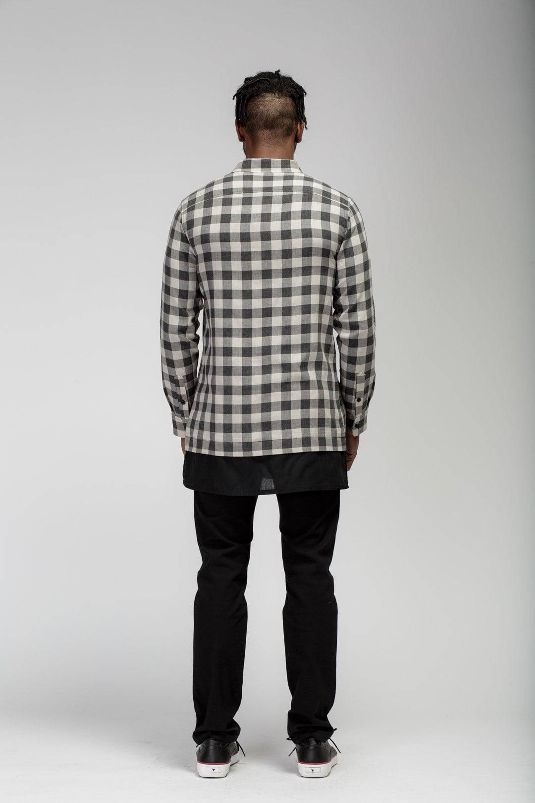 Konus Men's Longline Button up Shirt in Plaid in Charcoal by Shop at Konus